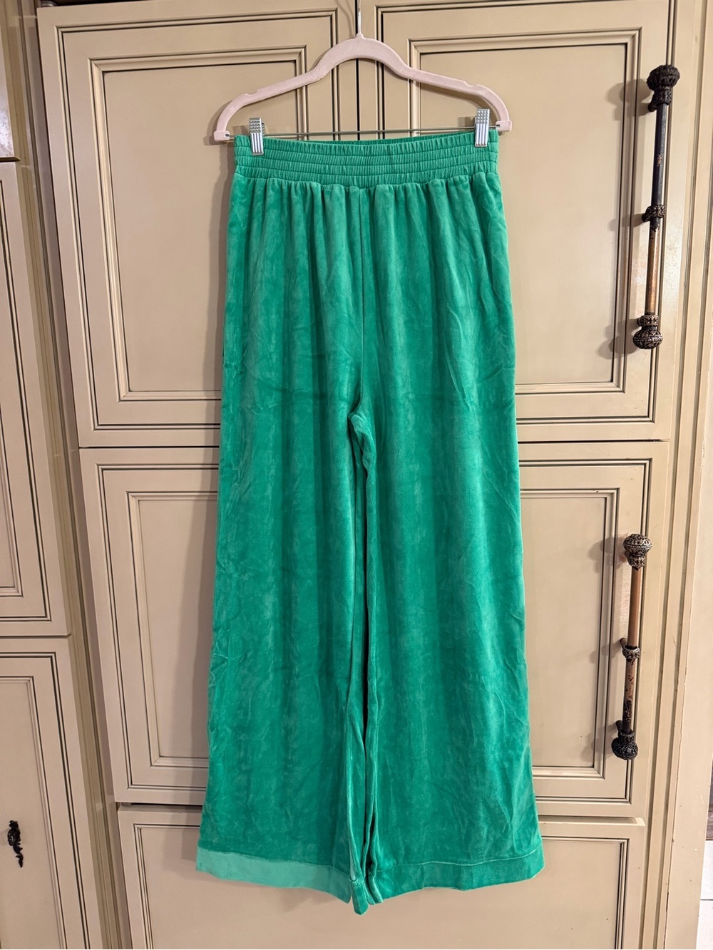 New WinWin Win Win Green wide leg Lounge Pants Velvety Tall 32” Leg Yoga Sz Lg